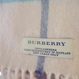 Authentic Burberry Scarf 100 % cashmere unisex